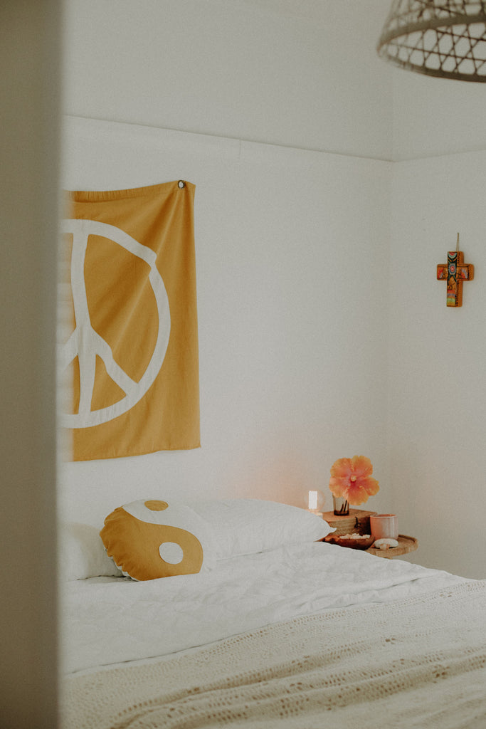 yin yang cushion | golden